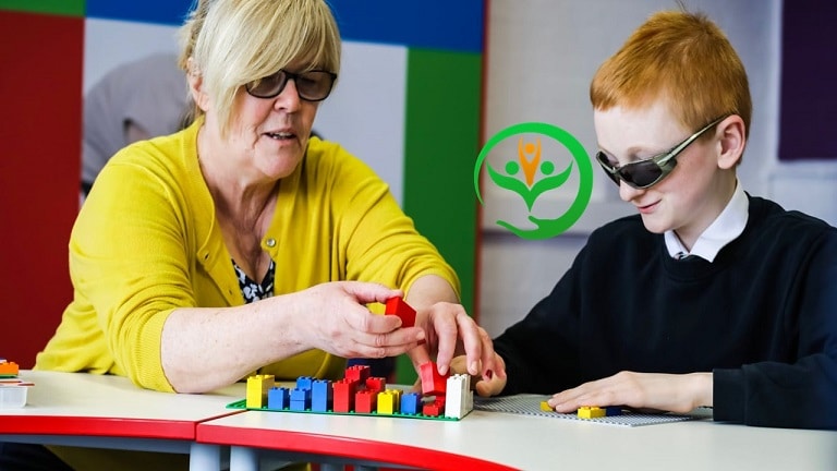 آموزش کودکان نابینا و کم بینا